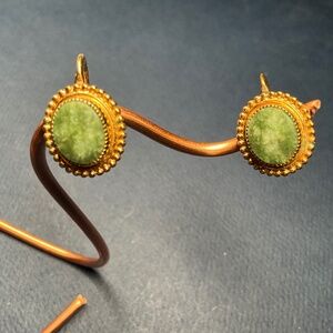 Vintage 1960’s 14 k gold filled AMCO green jadeite screw back earrings